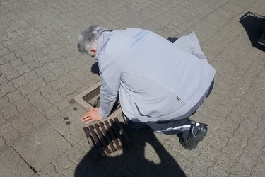 Abflüsse und Sinkkästen Abflüsse und Sinkkästen